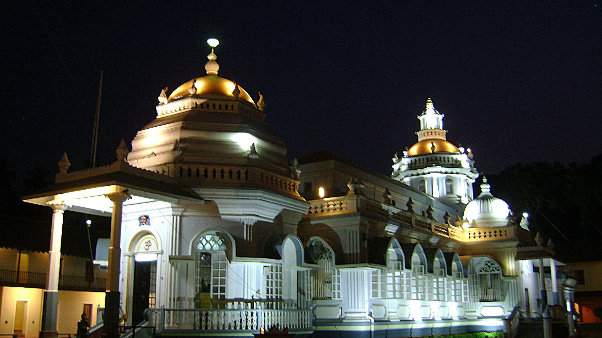 When the lights roll out in the light, the temple glows!