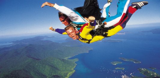 sky-diving-shute-harbour