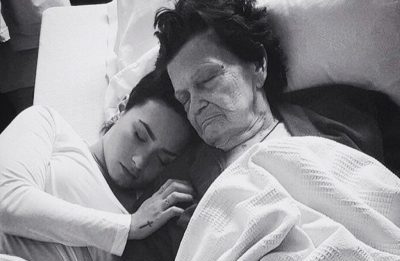 image source: http://www.gossipcop.com/demi-lovato-great-grandmother-dead-mourns-death-grandma-dies/