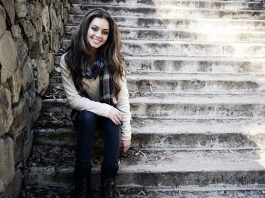 stairs girls