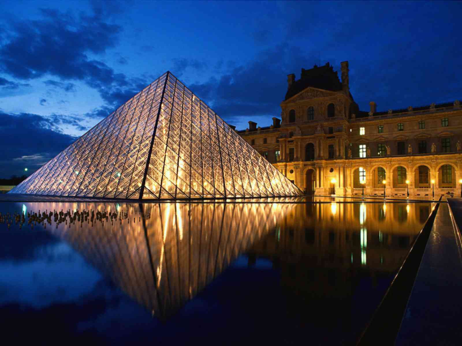 Louvre Pyramid 03