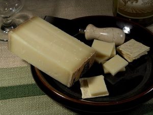 TOP 10 BEST CHEESES OF THE WORLD