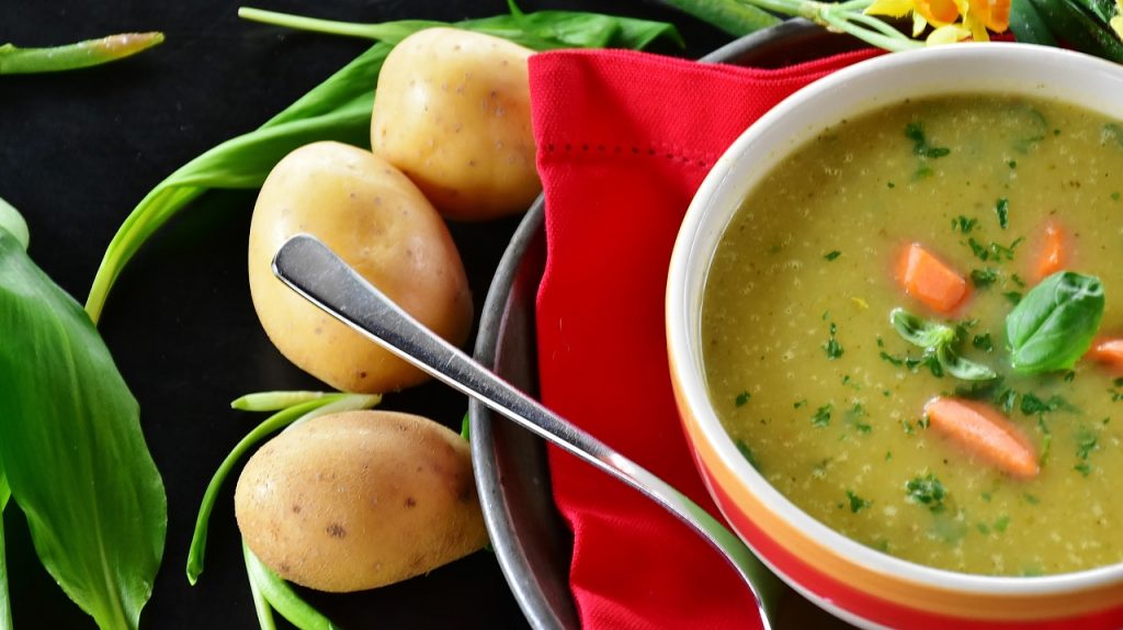 This image has an empty alt attribute; its file name is potato-soup-2152265_1280-1024x574.jpg