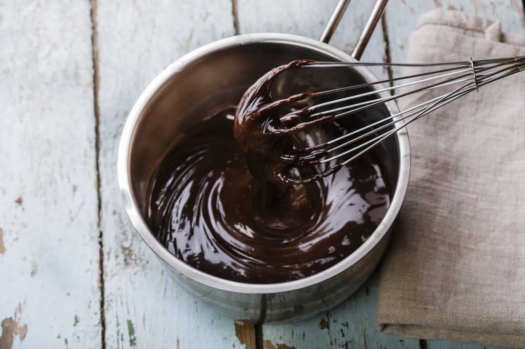 Chocolate sauce dipping