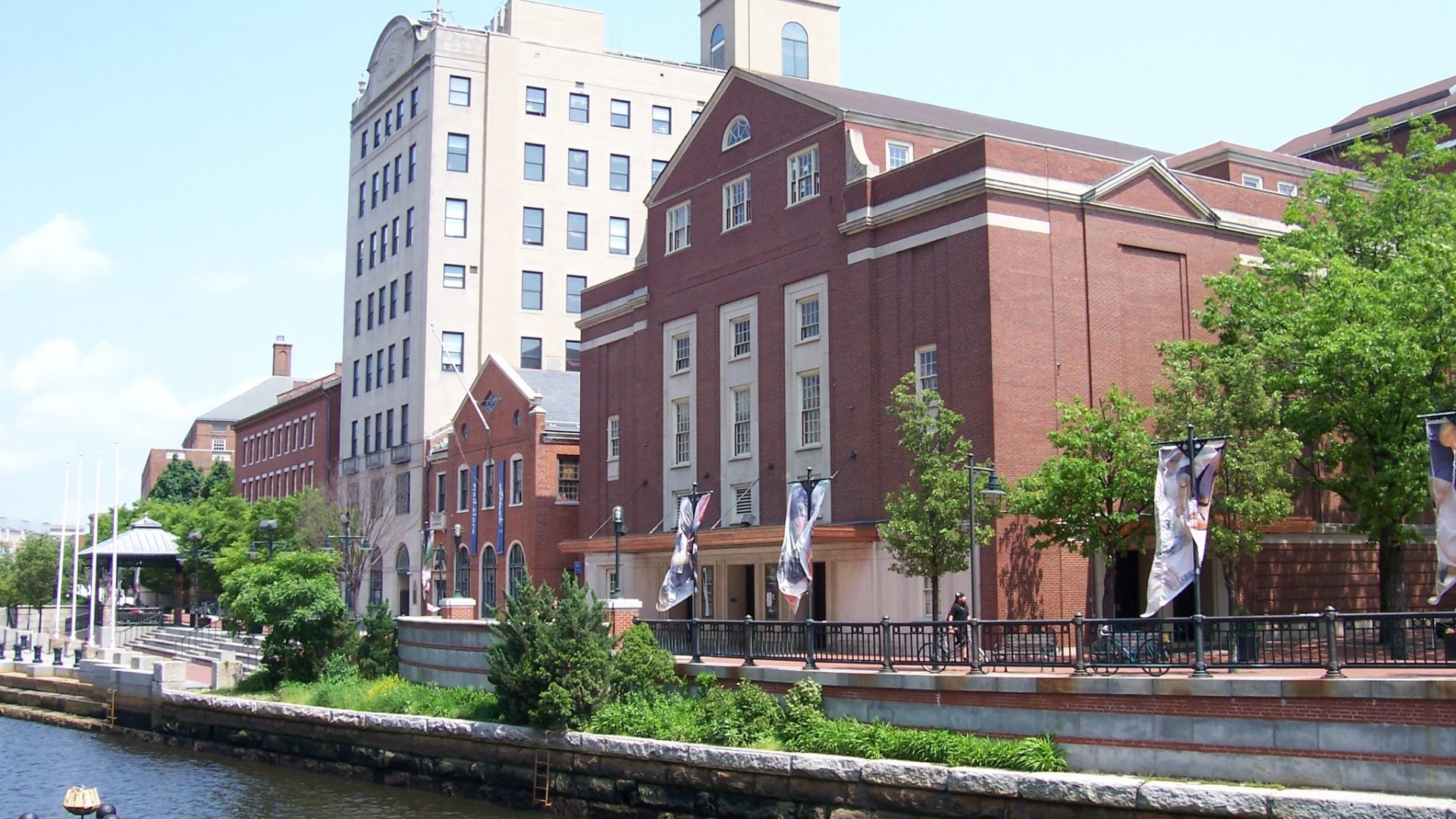 The Top Ten Art Schools You Should Aim For After College.