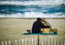 25 Romantic Beach Date Ideas for Couples for an Unforgettable Date beach date ideas for couples