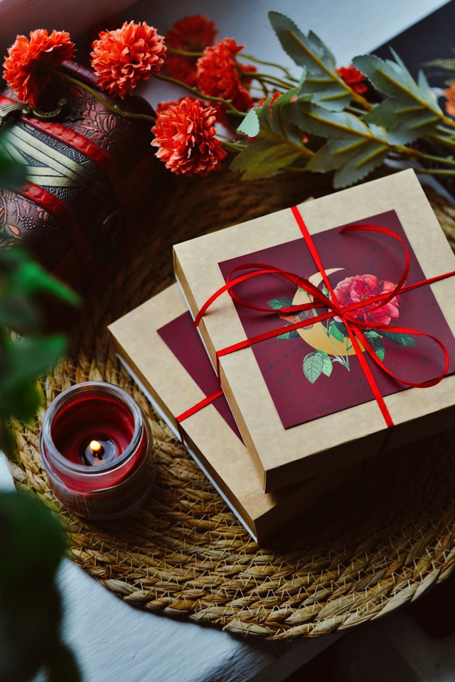 book lover gift hamper